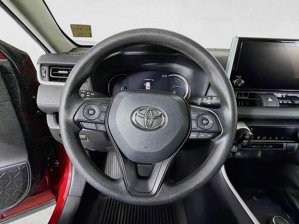 Used 2025 Toyota RAV4 LE AWD/4WD image 16