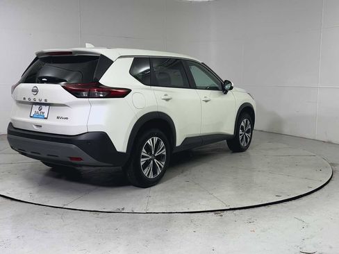 Used 2022 Nissan Rogue SV image 2