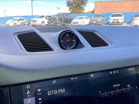 Used 2019 Porsche Cayenne image 32