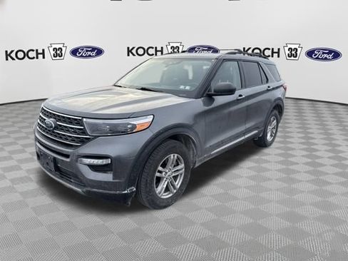 Used 2022 Ford Explorer XLT w/ Equipment Group 202A image 3