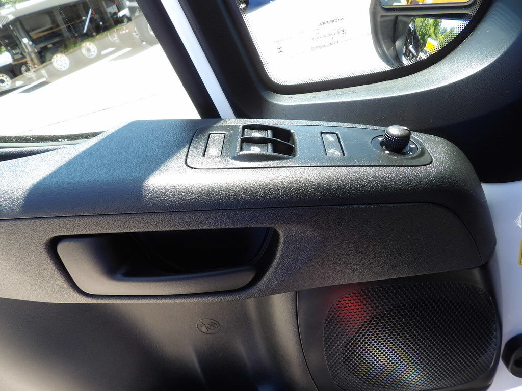 Used 2026 RAM ProMaster 2500 w/ Convenience Group FWD image 15
