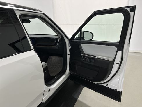 Used 2024 Rivian R1S Adventure AWD/4WD image 18