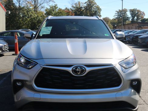 Used 2022 Toyota Highlander XLE image 2