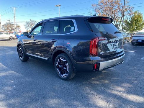 New 2025 Kia Telluride S image 5