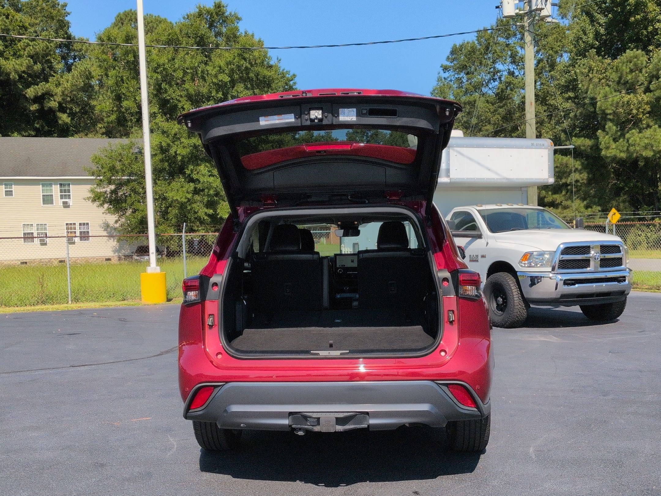 Used 2023 Toyota Highlander Limited FWD image 32