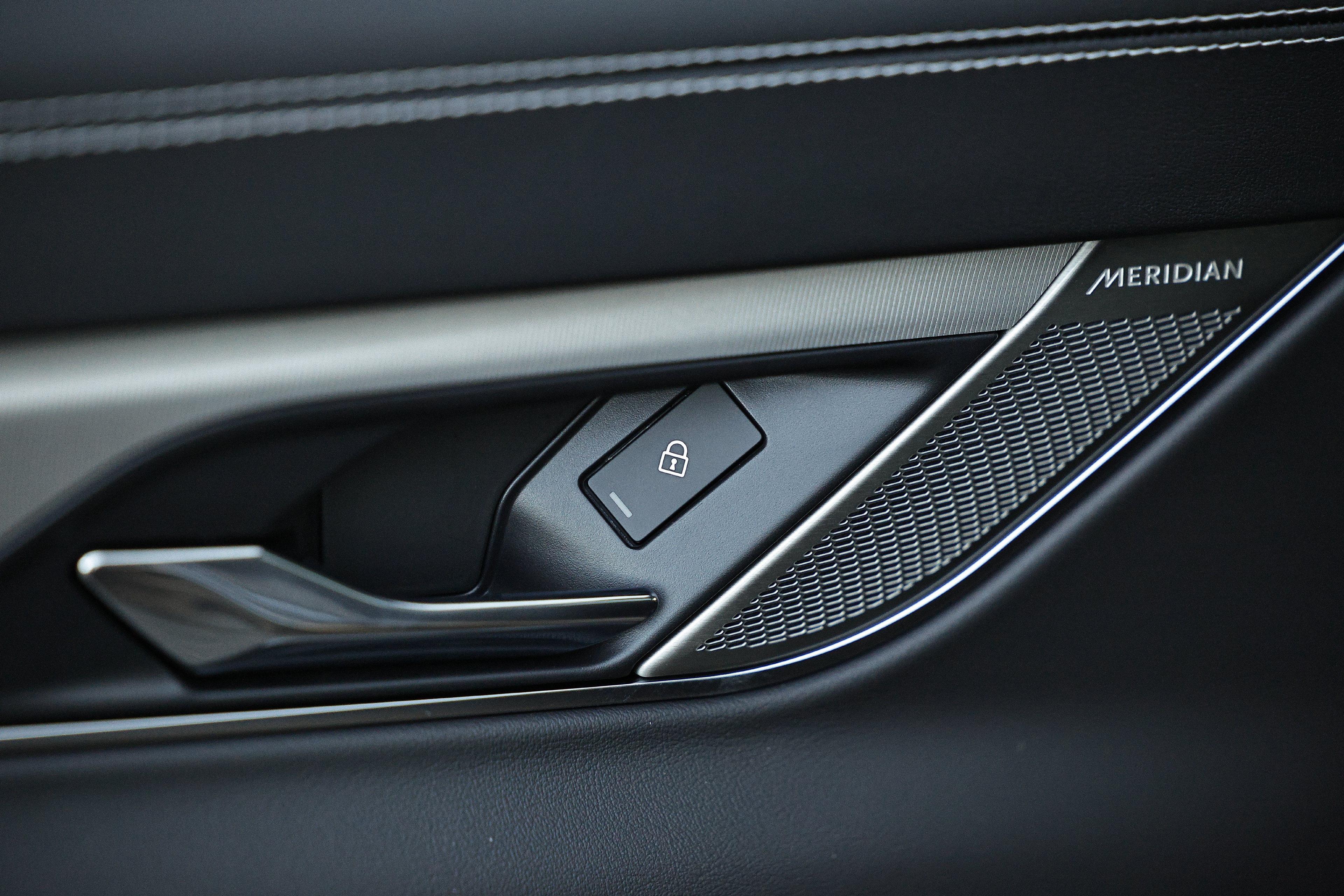 New 2024 Jaguar XF R-Dynamic SE AWD/4WD image 33