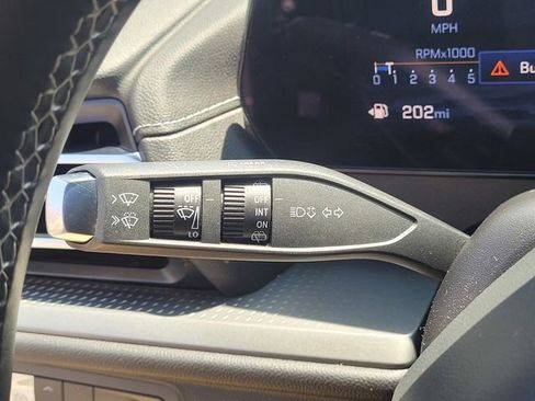Used 2024 Chevrolet Traverse LT FWD image 17
