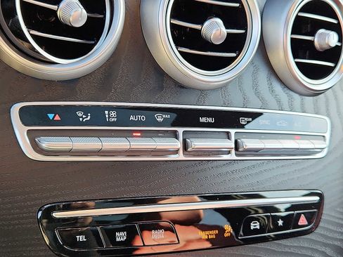 Used 2021 Mercedes-Benz GLC 300 4MATIC image 22