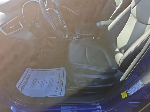 Used 2023 Toyota Corolla Cross XLE image 16