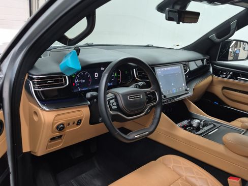 Used 2024 Jeep Grand Wagoneer Series III w/ Rear-Seat Entertainment Group AWD/4WD image 12