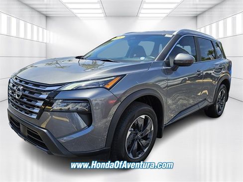 Used 2024 Nissan Rogue SV w/ SV Premium Package image 4