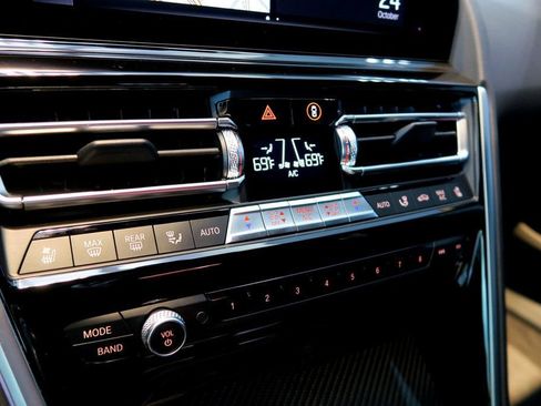 Used 2022 BMW M850i xDrive Convertible image 19