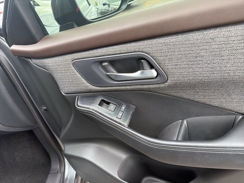 Used 2023 Nissan Rogue SV image 28