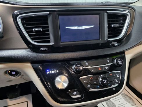 Used 2021 Chrysler Voyager LX w/ Cold Weather Group FWD image 13