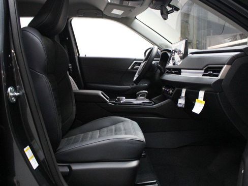 New 2025 Mitsubishi Outlander SE image 18