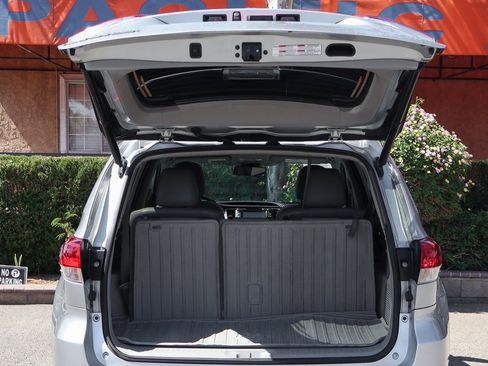 Used 2019 Toyota Highlander XLE image 8