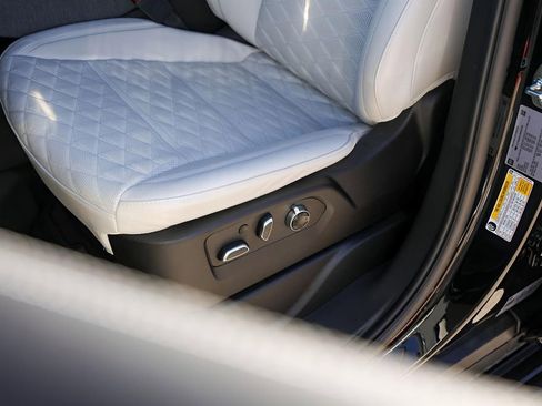 Certified 2025 Cadillac Escalade Sport Platinum w/ LPO, Floor Liner Package AWD/4WD image 8