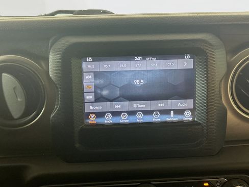 Used 2018 Jeep Wrangler Sport image 19