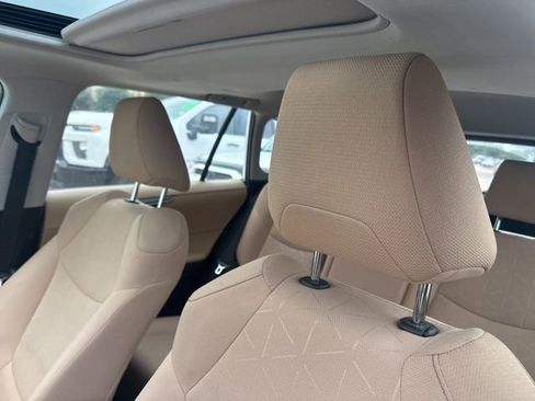 Used 2021 Toyota RAV4 XLE w/ Convenience Package FWD image 11