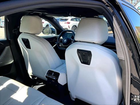 Used 2025 BMW 530i xDrive w/ Premium Package image 21