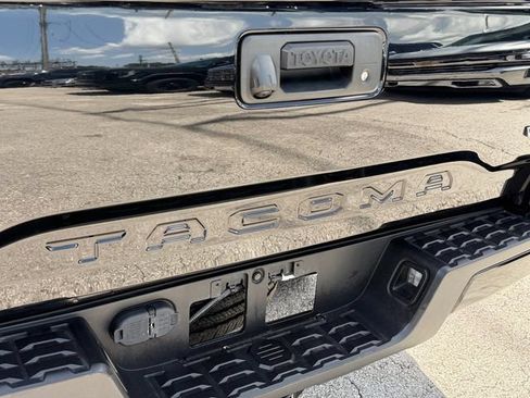 Used 2023 Toyota Tacoma SR5 w/ Technology Package RWD image 9
