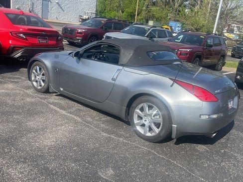 Used 2005 Nissan 350Z Touring image 2
