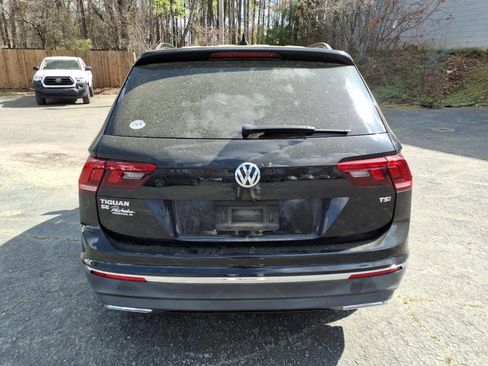Used 2018 Volkswagen Tiguan SE w/ Panoramic Sunroof Package image 4