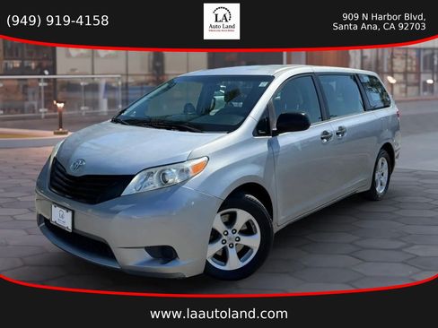Used 2014 Toyota Sienna L FWD image 1