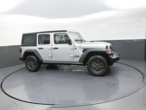 Used 2024 Jeep Wrangler Unlimited Sport AWD/4WD image 25