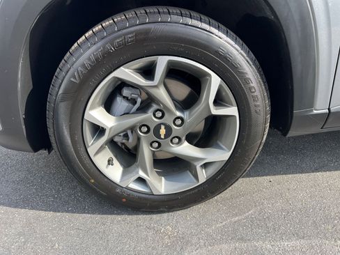 Used 2025 Chevrolet Trax LT FWD image 35