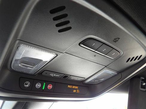 Used 2022 Chevrolet Traverse LT AWD/4WD image 28