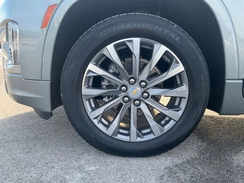 Used 2023 Chevrolet Traverse Premier FWD image 9