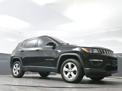 Used 2020 Jeep Compass Latitude AWD/4WD image 24