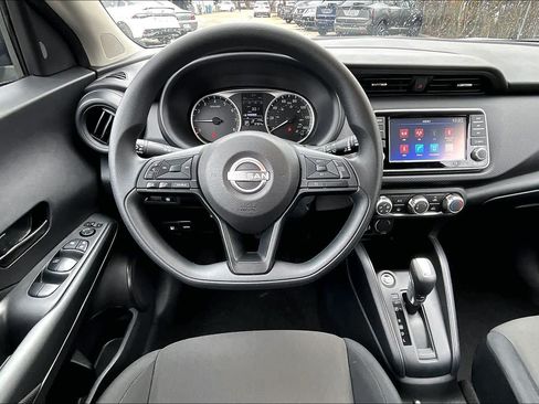 Certified 2025 Nissan Kicks Play S FWD image 6
