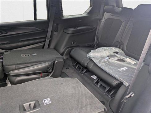 New 2025 Jeep Grand Cherokee L Altitude image 16