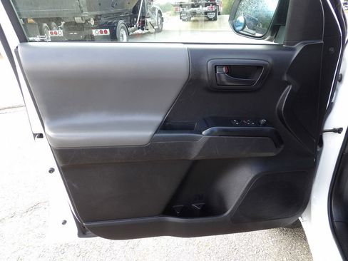 Used 2022 Toyota Tacoma SR RWD image 14