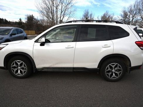 Used 2020 Subaru Forester Premium image 2