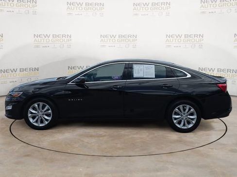 Used 2025 Chevrolet Malibu LT FWD image 2