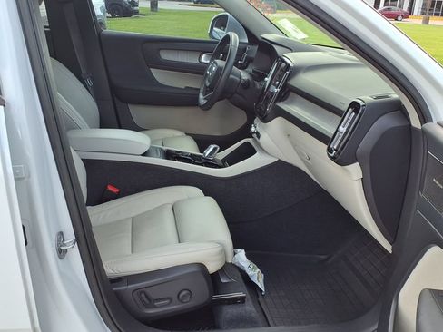 Used 2023 Volvo XC40 B5 Ultimate w/ Protection Package Premier AWD/4WD image 9