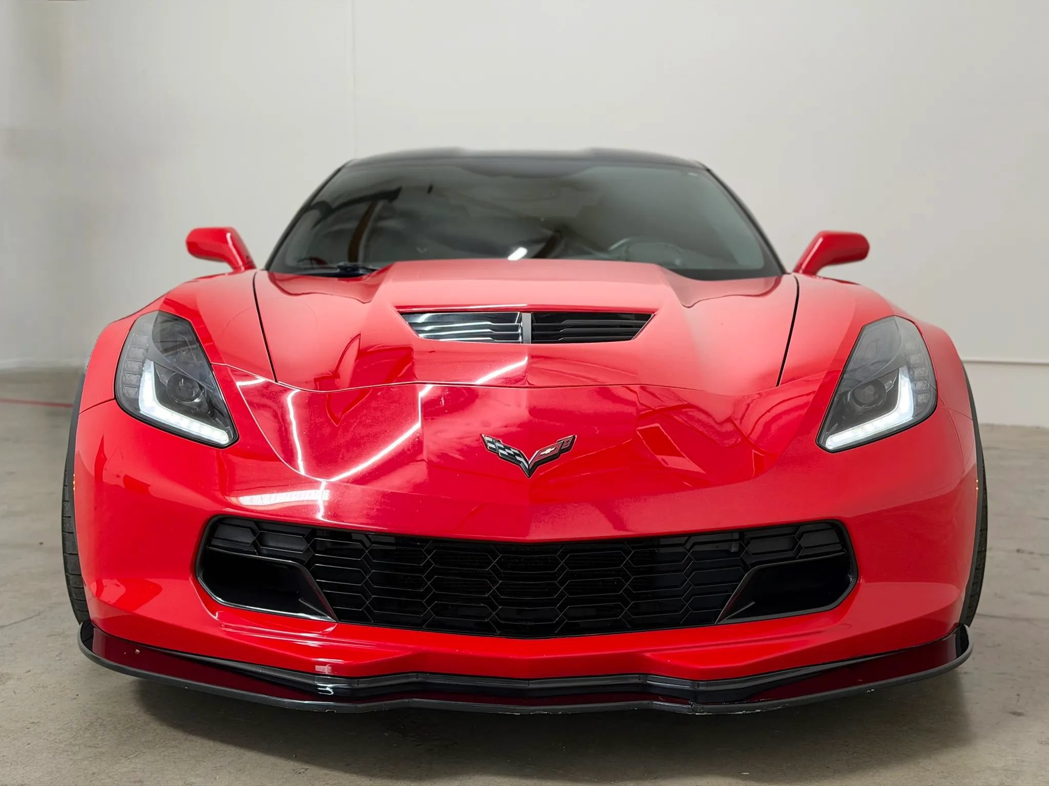 Used 2015 Chevrolet Corvette Z06 w/ 3LZ Preferred Equipment Group RWD image 4