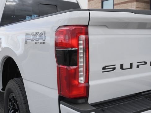 New 2026 Ford F250 Lariat w/ Black Appearance Package AWD/4WD image 17