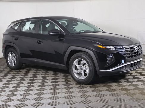 Used 2023 Hyundai Tucson SE FWD image 2