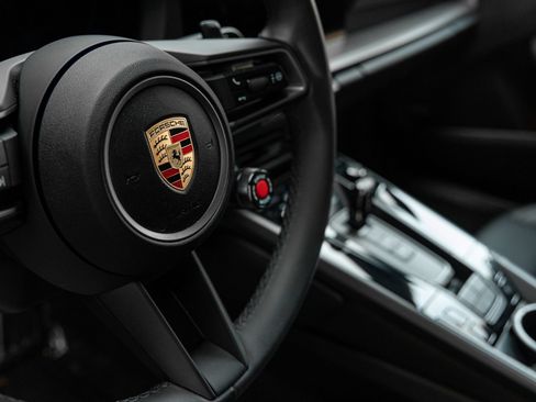 Certified 2025 Porsche 911 Carrera T RWD image 20