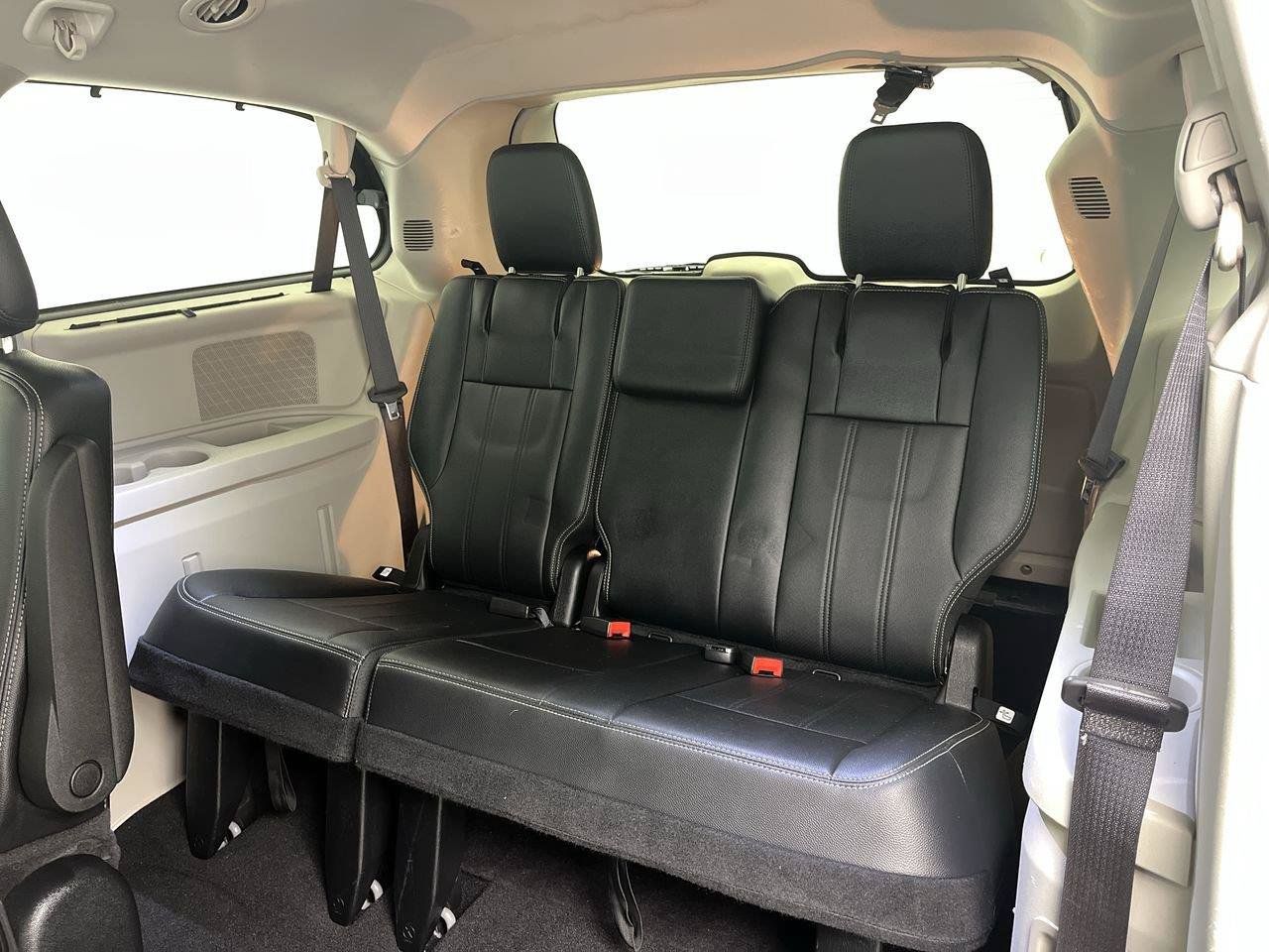 Used 2015 Chrysler Town & Country Touring-L w/ Driver Convenience Group FWD image 12