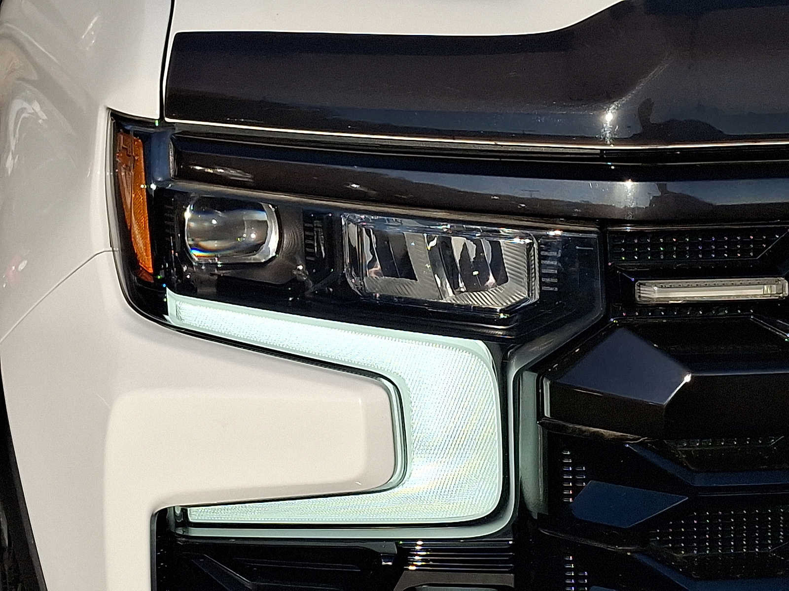 Used 2022 Chevrolet Silverado 1500 ZR2 w/ Technology Package AWD/4WD image 9