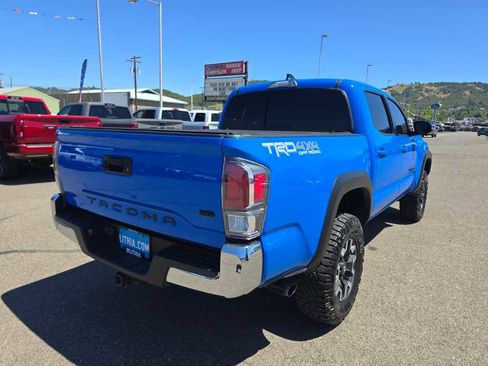 Used 2020 Toyota Tacoma TRD Off-Road w/ Blackout Package AWD/4WD image 5