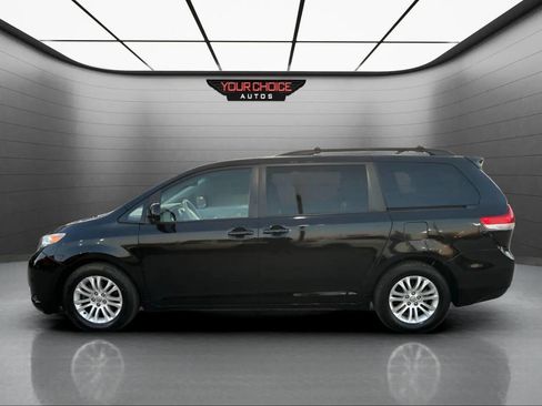 Used 2012 Toyota Sienna Limited image 2