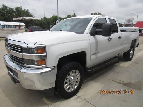 Used 2017 Chevrolet Silverado 2500 W/T RWD image 3