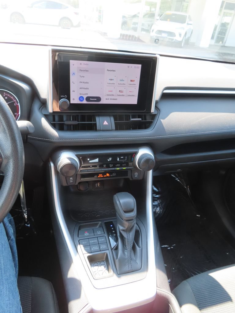 Used 2024 Toyota RAV4 LE AWD/4WD image 17