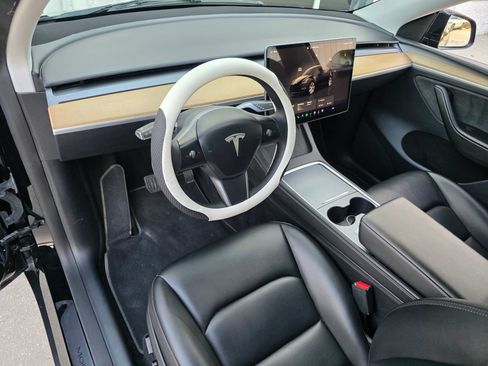 Used 2023 Tesla Model Y Long Range AWD/4WD image 17